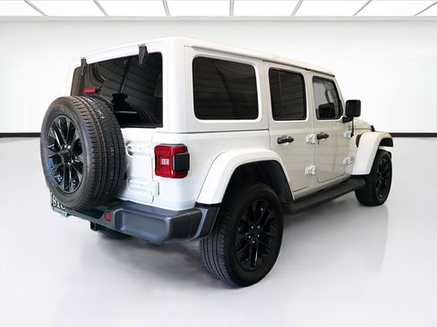 Used 2022 Jeep Wrangler Unlimited Sahara w/ Cold Weather Group AWD/4WD image 4