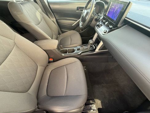 Used 2025 Toyota Corolla Cross LE image 35