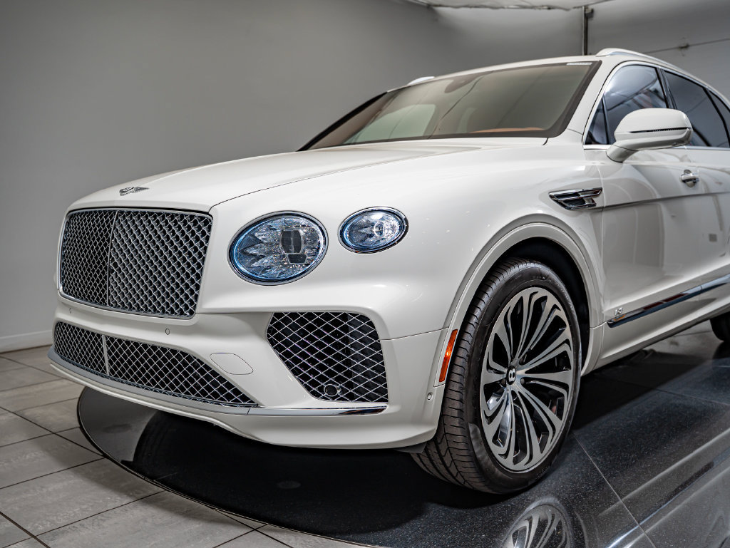Used 2022 Bentley Bentayga AWD/4WD image 16