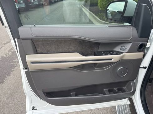 Used 2021 Ford Expedition Limited image 8