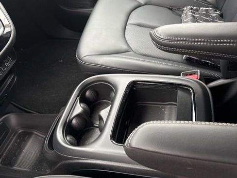 Used 2023 Chrysler Pacifica Touring-L w/ S Appearance Package image 5