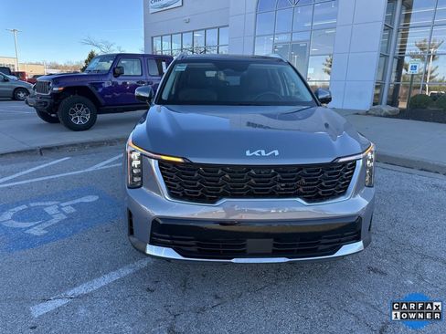 Used 2025 Kia Sorento SX image 9