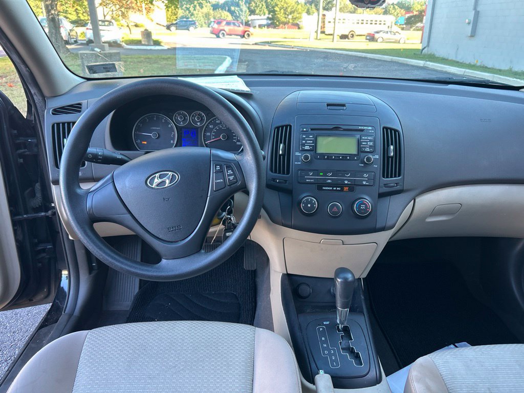 Used 2012 Hyundai Elantra GLS FWD image 11