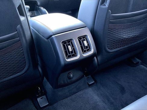 Used 2025 Kia Sorento S image 35