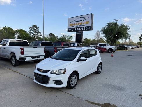 Used 2020 Chevrolet Sonic LT FWD image 42