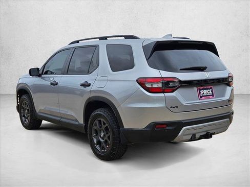 Used 2025 Honda Pilot TrailSport image 8