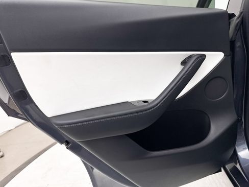 Used 2021 Tesla Model Y Long Range AWD/4WD image 33