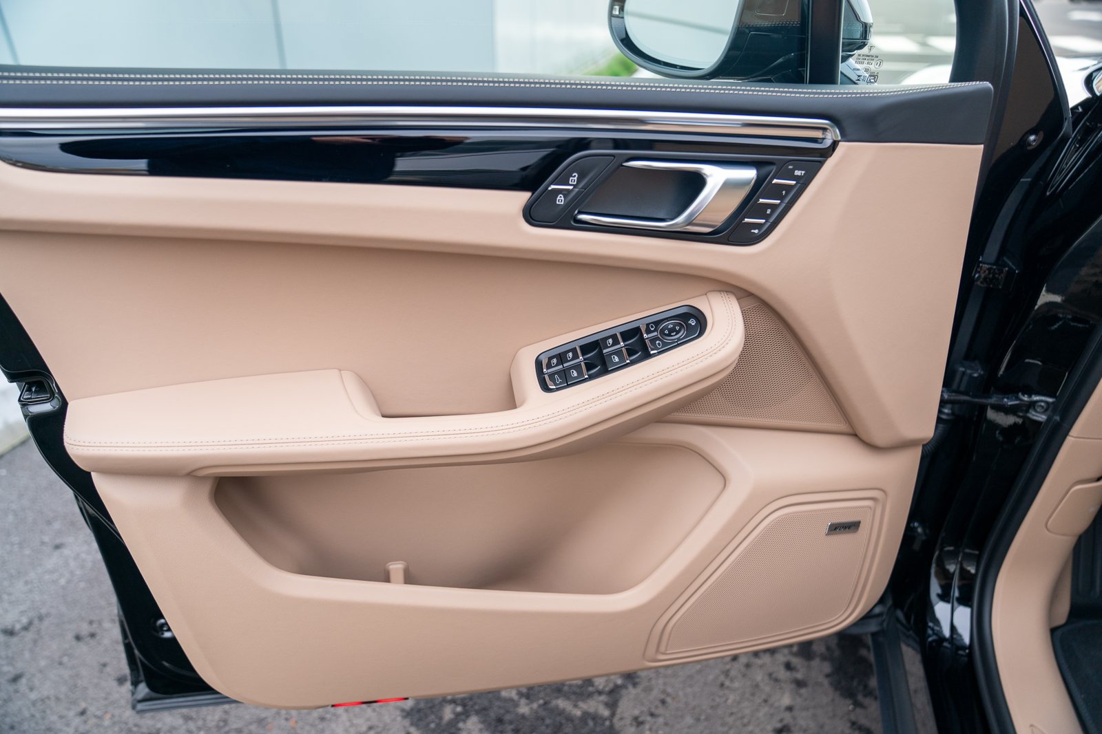 Certified 2026 Porsche Macan AWD/4WD image 10