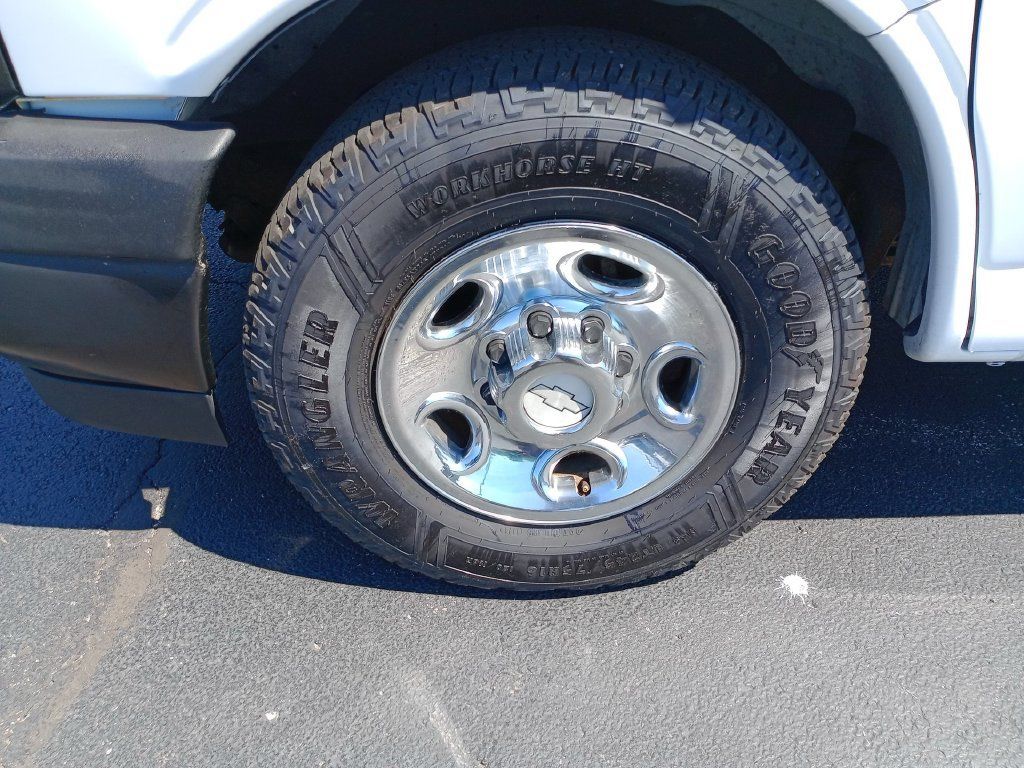 Used 2017 Chevrolet Express 2500 LS RWD image 32