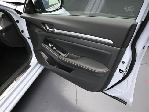 New 2025 Nissan Altima 2.5 SR image 35