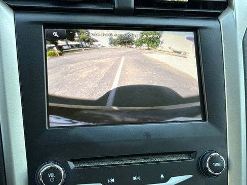 Used 2013 Ford Fusion SE FWD image 25
