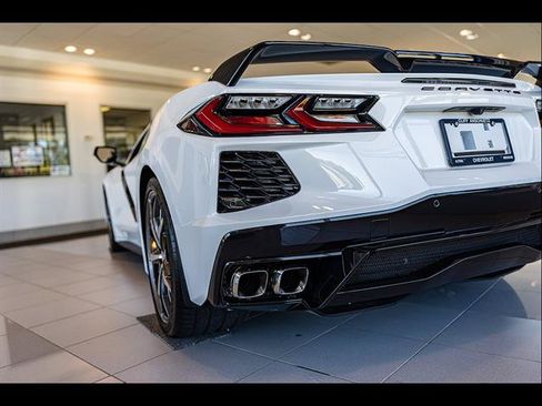 Used 2021 Chevrolet Corvette Stingray Premium Conv w/ Z51 Performance Package RWD image 11