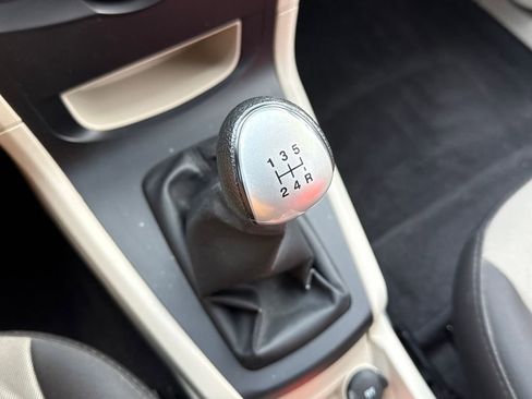 Used 2013 Ford Fiesta S image 19