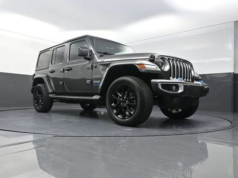 Used 2023 Jeep Wrangler Unlimited Sahara w/ Cold Weather Group AWD/4WD image 20