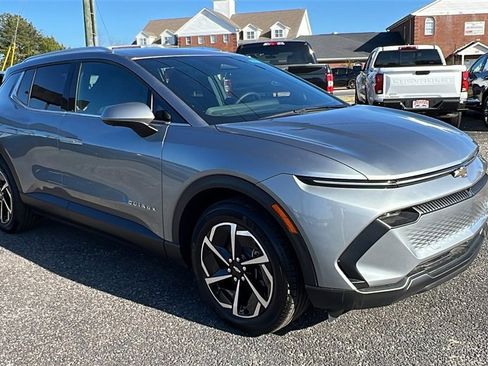 New 2026 Chevrolet Equinox EV LT image 3