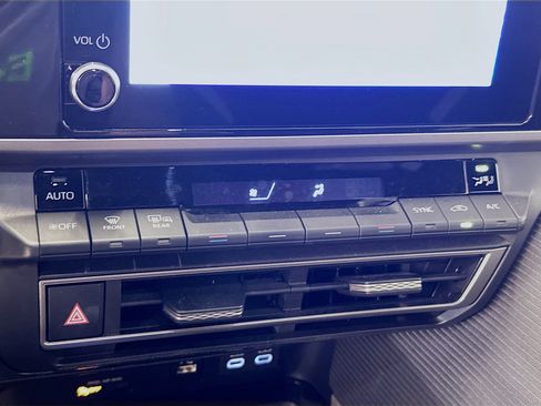 Used 2025 Toyota Camry SE FWD image 24