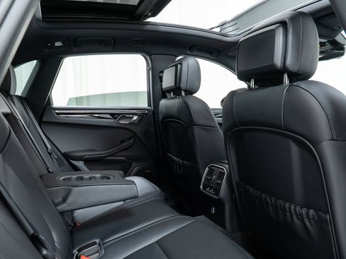 Used 2025 Porsche Macan image 26