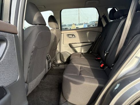 Used 2023 Nissan Rogue S image 34