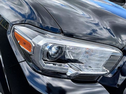 Used 2022 Toyota Tacoma TRD Sport AWD/4WD image 27
