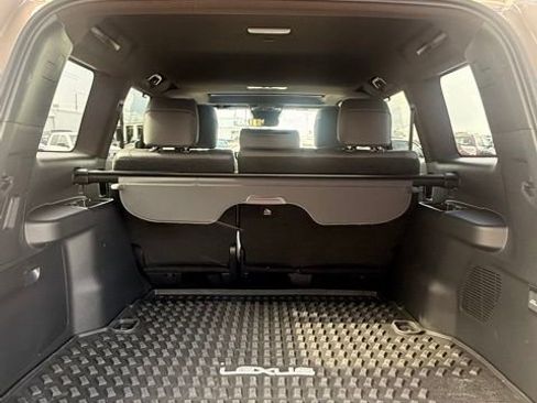 Used 2024 Lexus GX 550 image 3