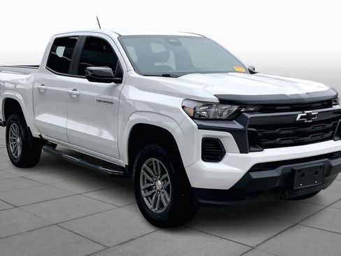 Used 2024 Chevrolet Colorado LT image 3