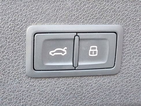 Used 2018 Audi Q3 2.0T Premium w/ Convenience Package image 26