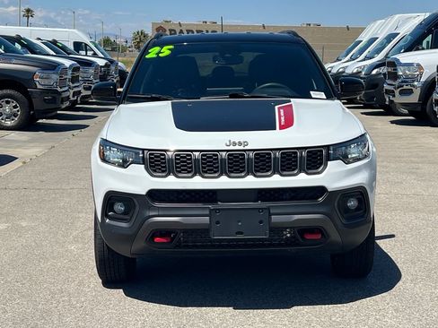 Certified 2025 Jeep Compass Trailhawk AWD/4WD image 11