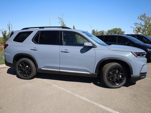 New 2025 Honda Pilot Touring image 7