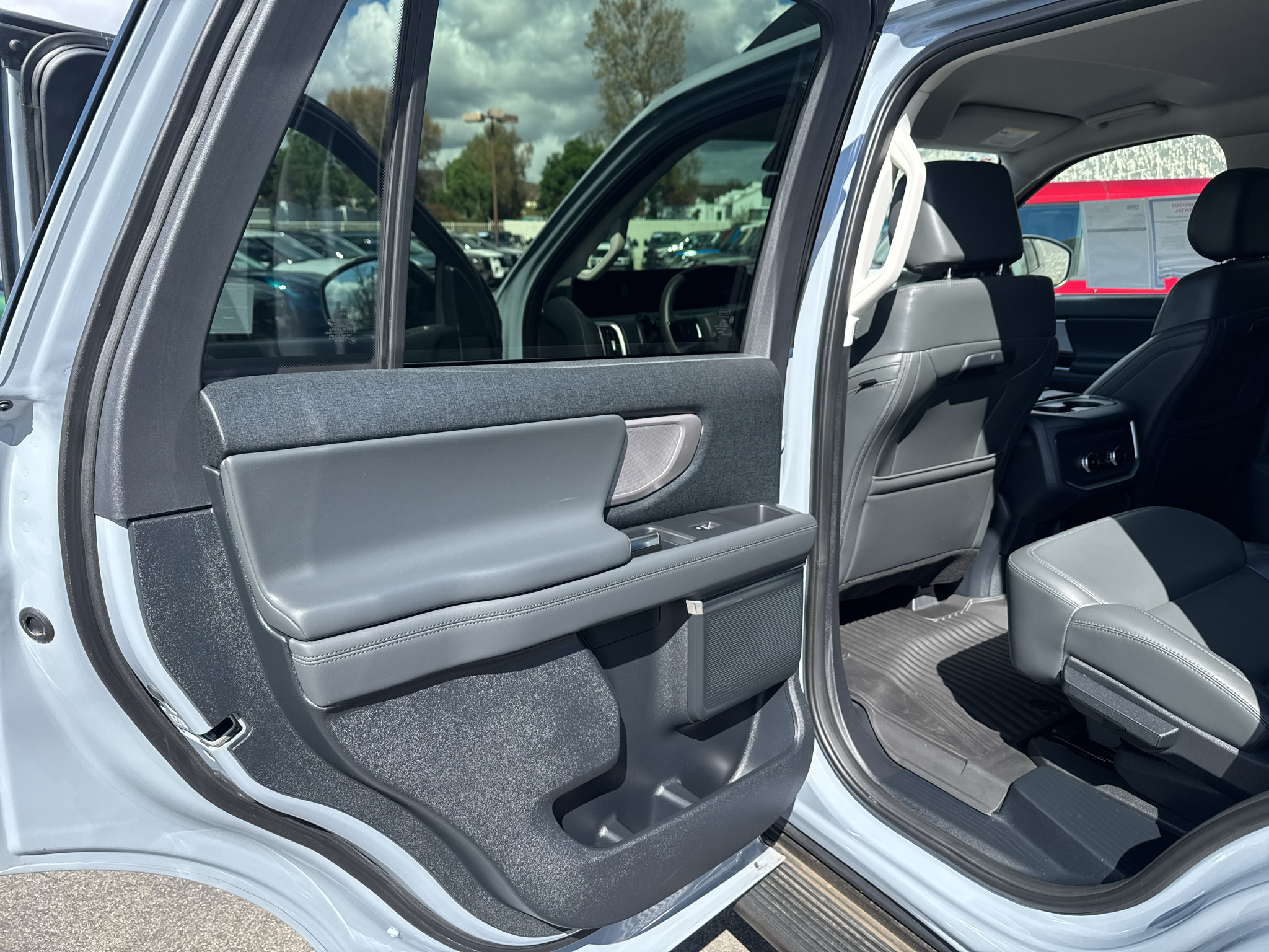 Used 2026 Ford Expedition Active AWD/4WD image 15