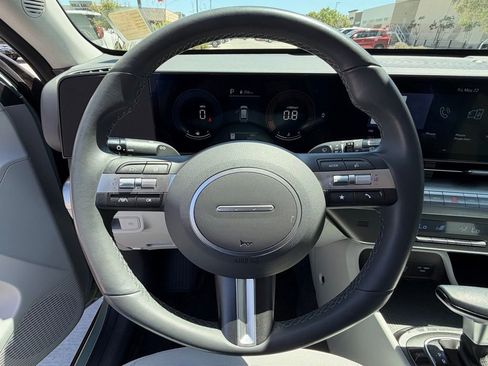 Used 2025 Hyundai Kona SEL FWD image 14