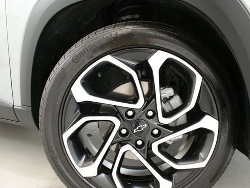 Used 2024 Chevrolet Trax RS w/ Sunroof Package FWD image 35