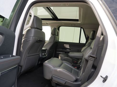 Used 2025 Ford Expedition Active image 18