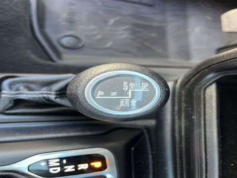 Used 2020 Jeep Wrangler Unlimited Sahara image 24