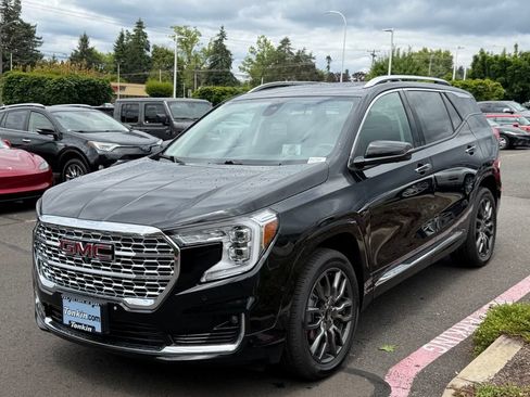 Used 2022 GMC Terrain Denali w/ Black Diamond Edition AWD/4WD image 4