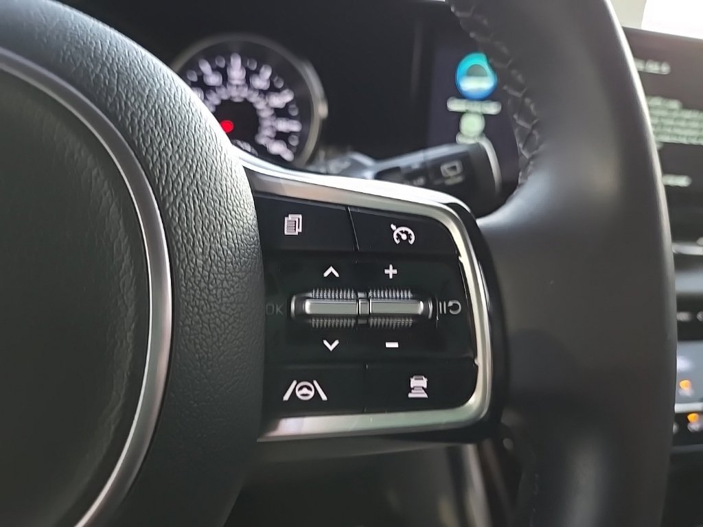 Certified 2024 Kia Carnival EX FWD image 17