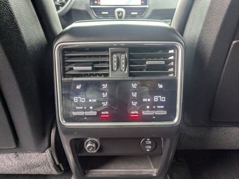 Used 2023 Porsche Cayenne Platinum Edition AWD/4WD image 29