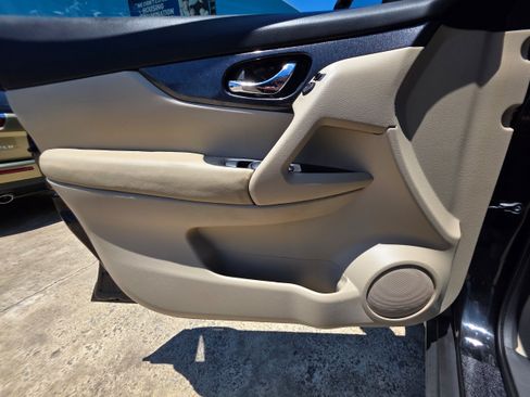 Used 2016 Nissan Rogue SL w/ SL Premium Package FWD image 17