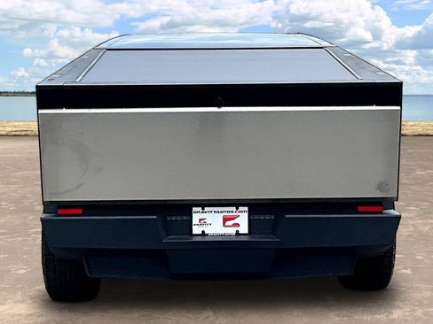 Used 2024 Tesla Cybertruck AWD Crew Cab image 5