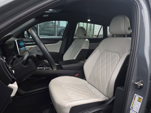 Used 2024 Volkswagen Atlas Cross Sport SEL Premium R-Line image 28