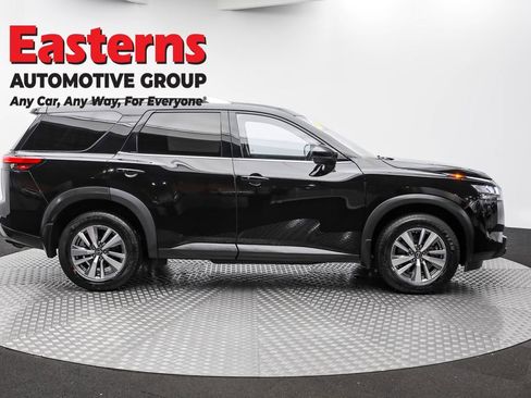 Used 2022 Nissan Pathfinder SL image 4