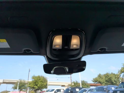 Used 2024 Volvo XC40 Recharge Ultimate w/ Protection Package Premier image 31