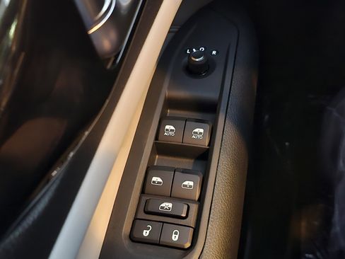 New 2026 Jeep Compass Limited image 19