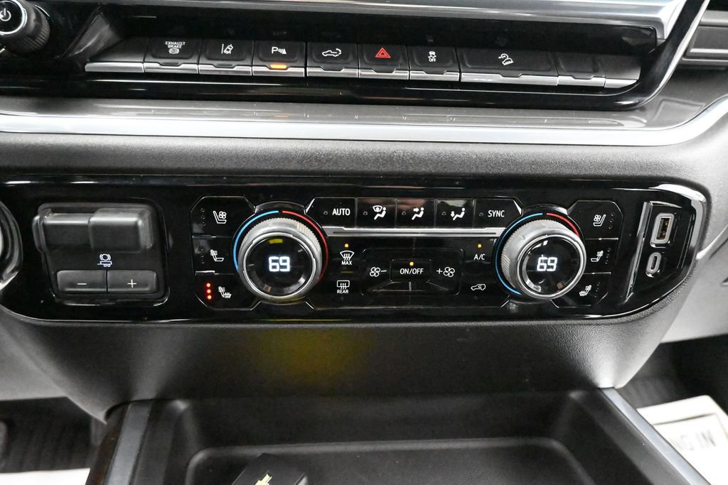 Used 2024 Chevrolet Silverado 3500 High Country w/ High Country Premium Package AWD/4WD image 16