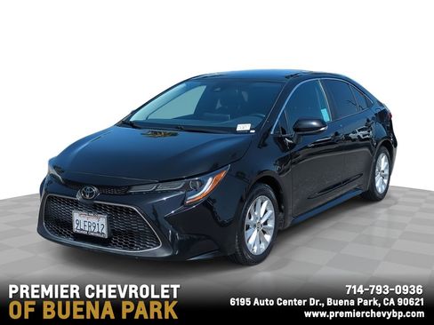 Used 2020 Toyota Corolla XLE image 1
