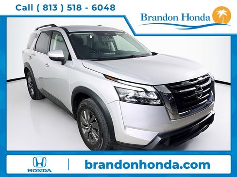 Used 2025 Nissan Pathfinder SV FWD image 1