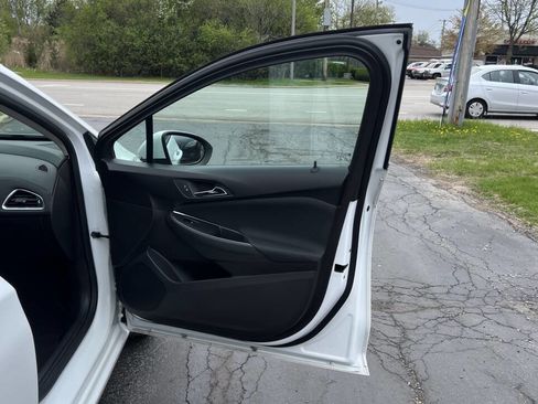 Used 2017 Chevrolet Cruze LS image 31