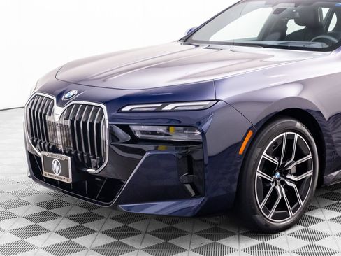 Certified 2023 BMW 760i xDrive AWD/4WD image 38