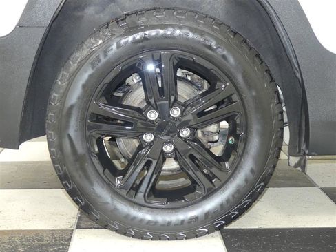 Used 2018 GMC Terrain SLE image 30