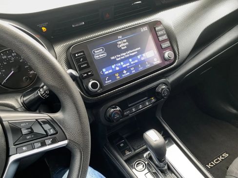 Used 2022 Nissan Kicks SV image 14