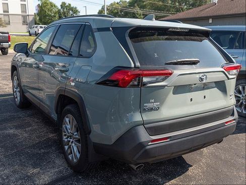 Used 2022 Toyota RAV4 XLE Premium AWD/4WD image 5